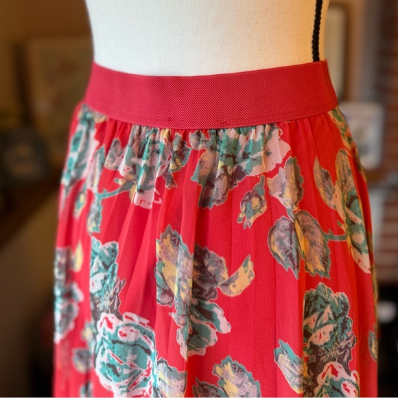 Soprano Nordstrom Pleated Red with Blue Floral Pleated Midi Skirt - Size Large - Picture 7 of 11